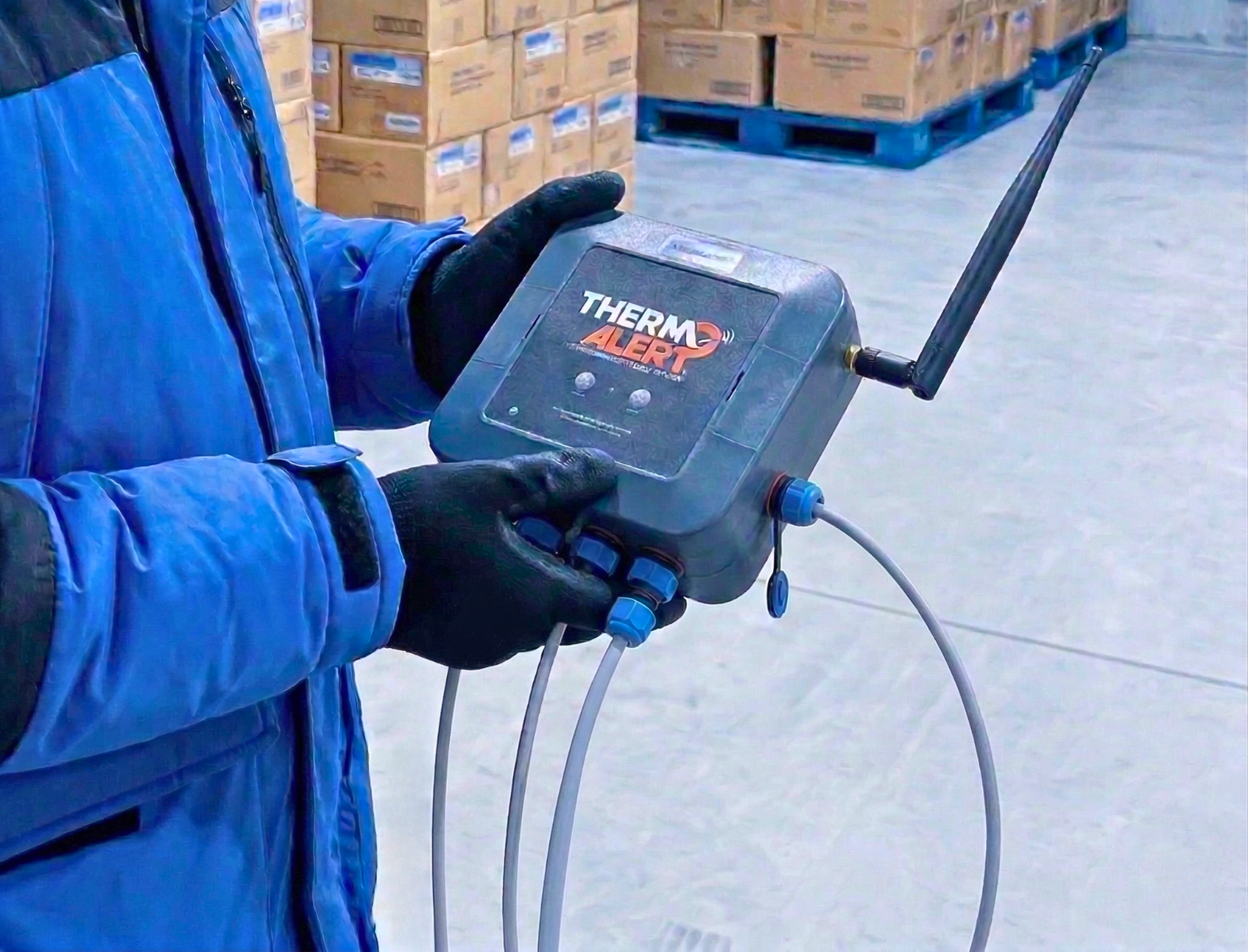 Con una instalación sencilla y monitoreo ininterrumpido 24/7, THERMOALERT® asegura el control total de tus cámaras frigoríficas en todo momento.
