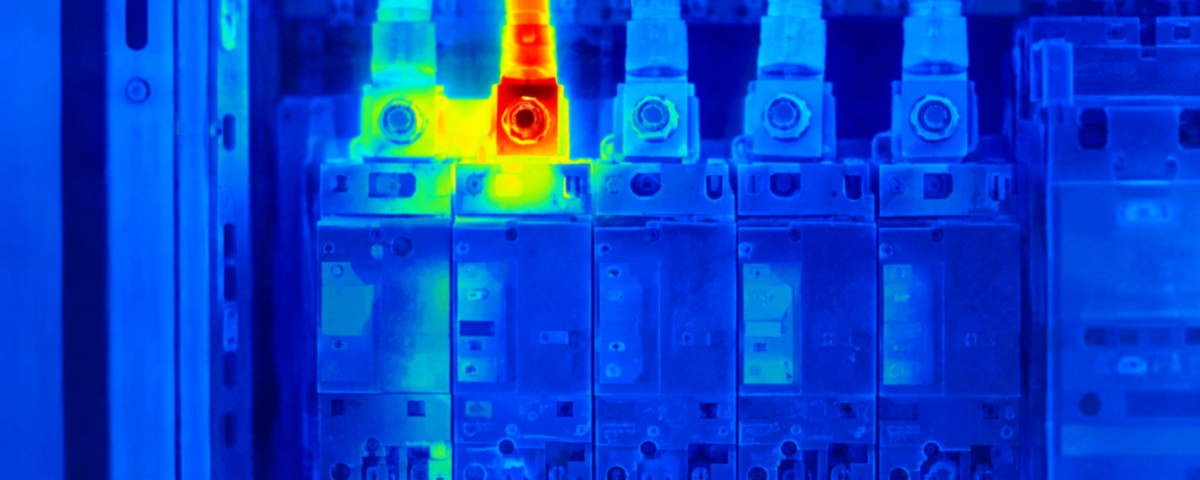 Descubre cómo el sobrecalentamiento oculto en equipos industriales desperdicia energía y dinero. Aprende a detectarlo con monitoreo IIoT y mantenimiento predictivo.
